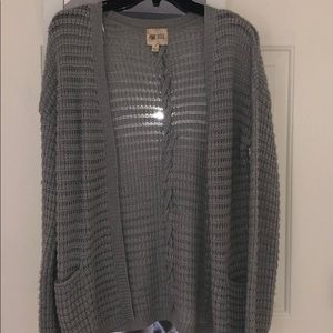 Grey cardigan with pockets and braid in the back